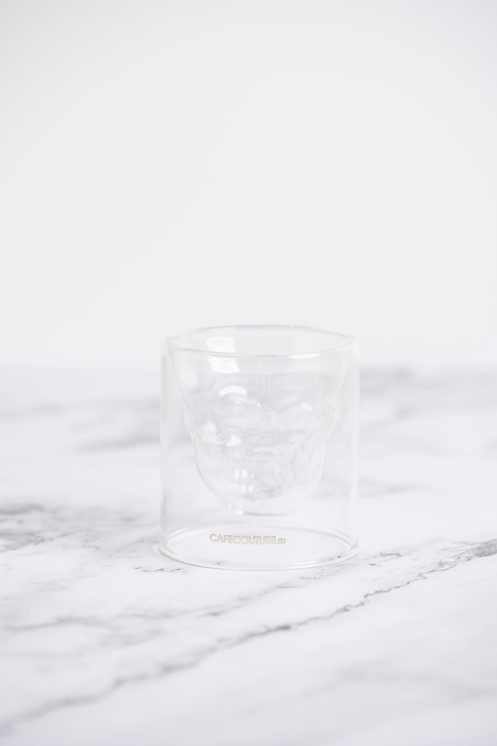 koffie_drinken_in_retro_dubbelwandig_glas
